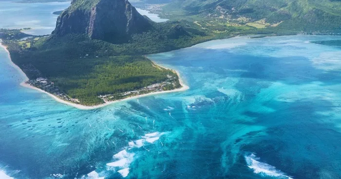 Maurice : Survol privé en hélicoptère de la cascade sous-marine