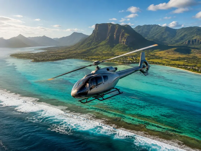 Un elicottero panoramico sull'aviosuperficie prima di un volo a Le Morne